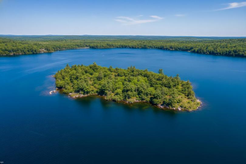 L'ile Jaune – Private island in Quebec, Canada