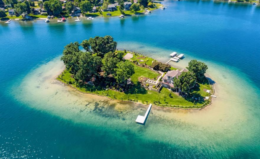 Paradise Island, Michigan – Private island in Michigan, United States